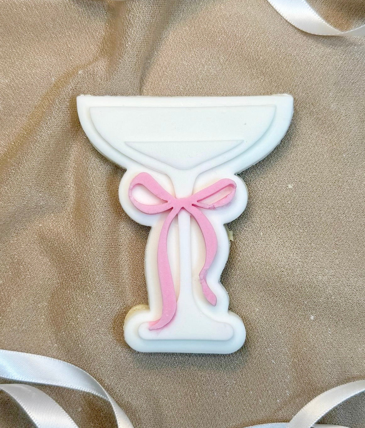 Cocktail with bow Embosser and cutter