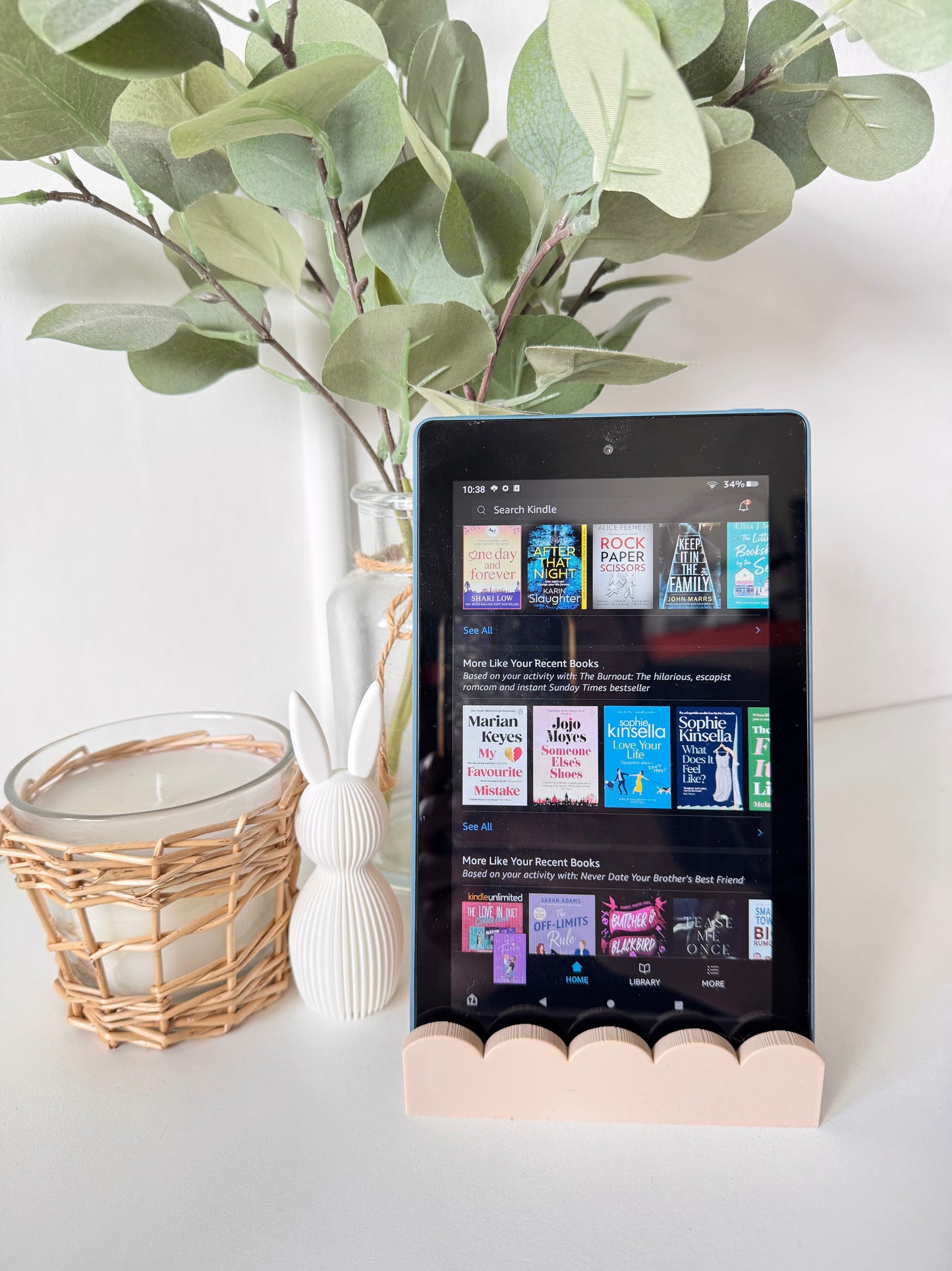 Scalloped Kindle Stand