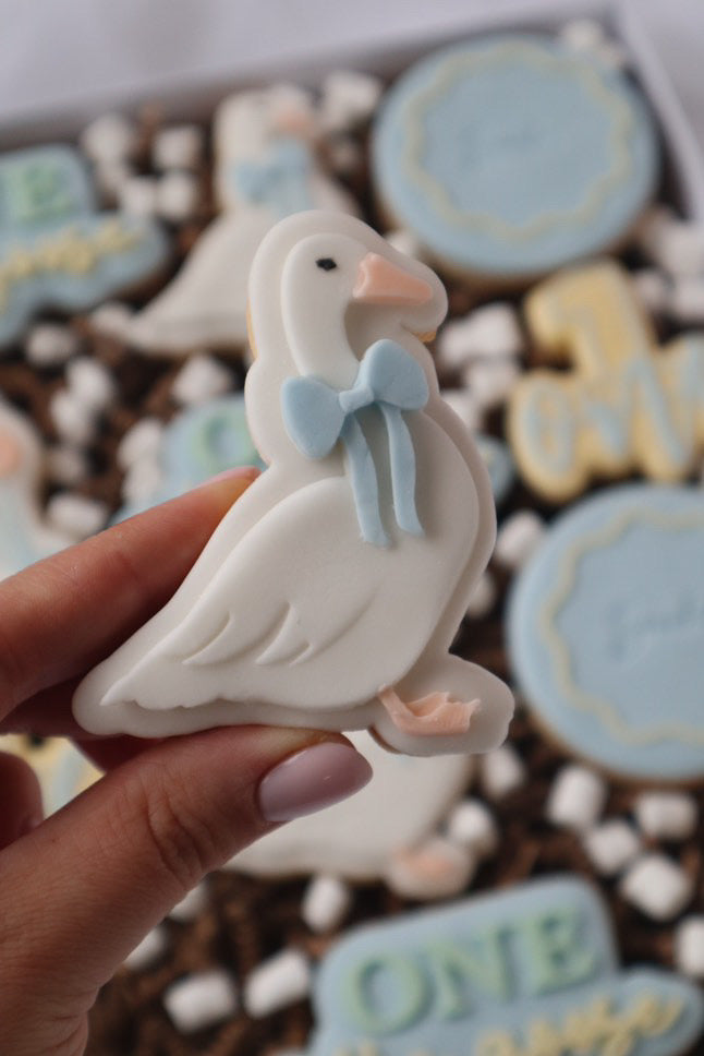 Goose with bow Embosser and cutter