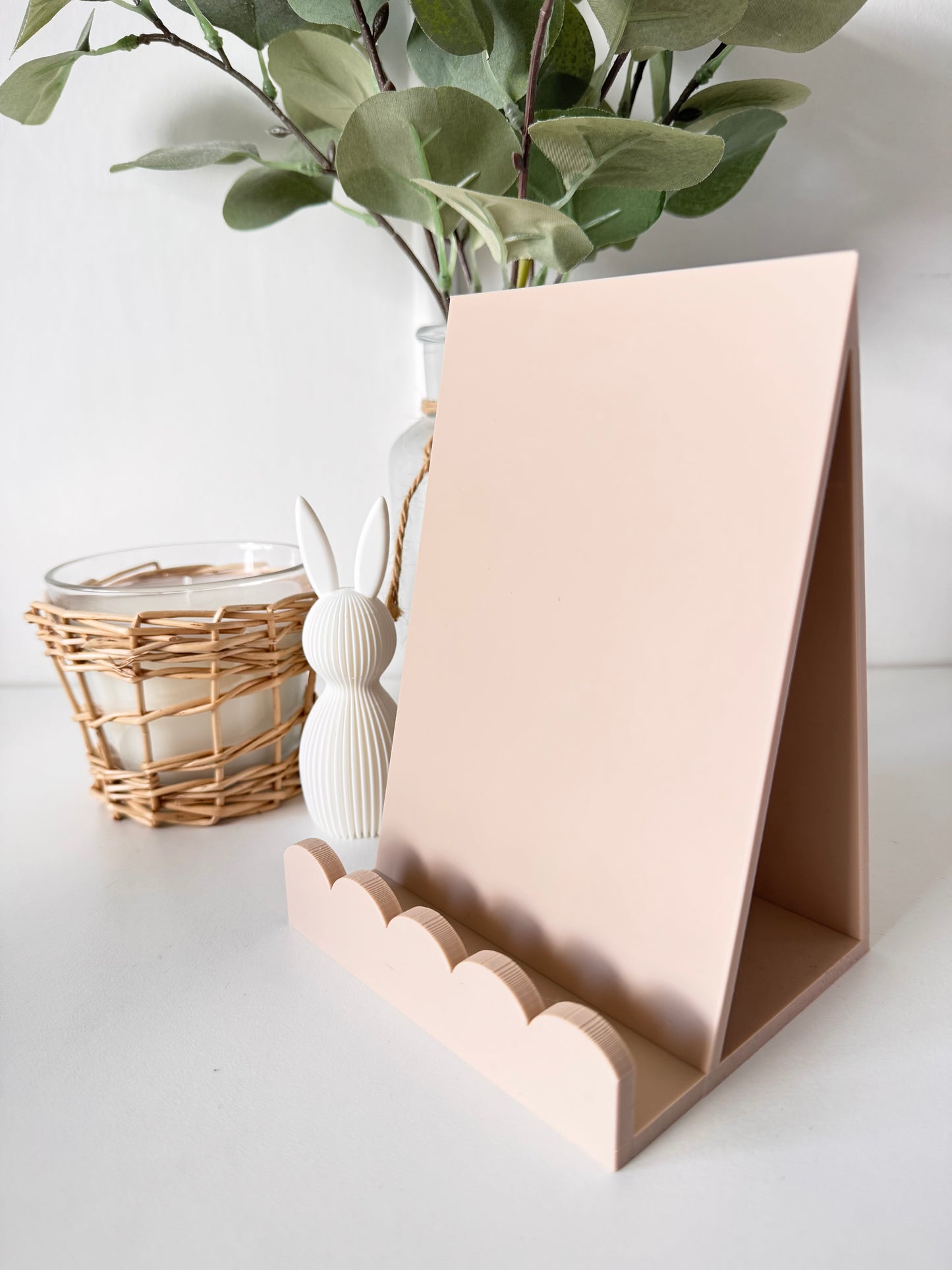 Scalloped Kindle Stand