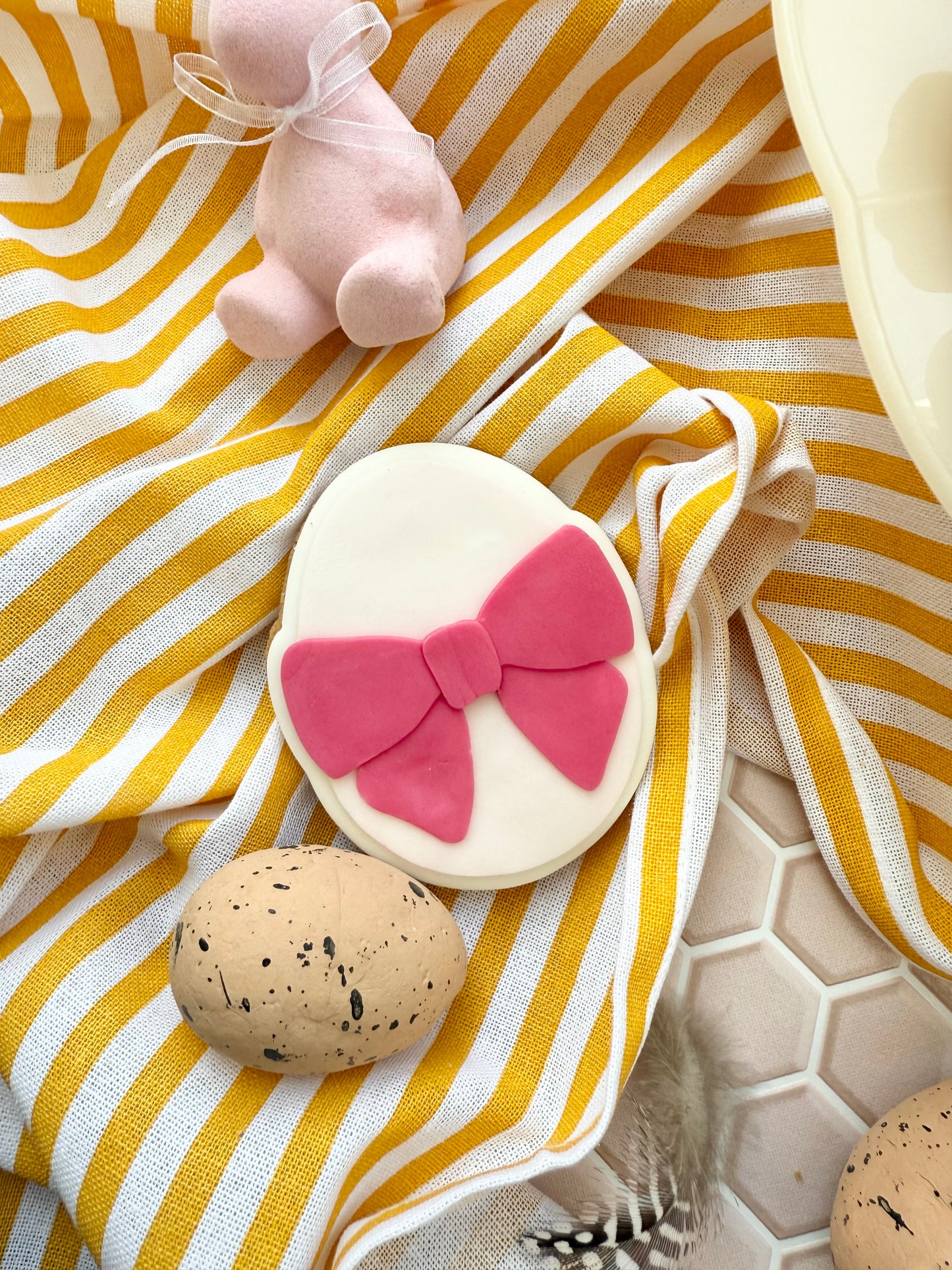 Easter Egg Bow Embosser and cutter